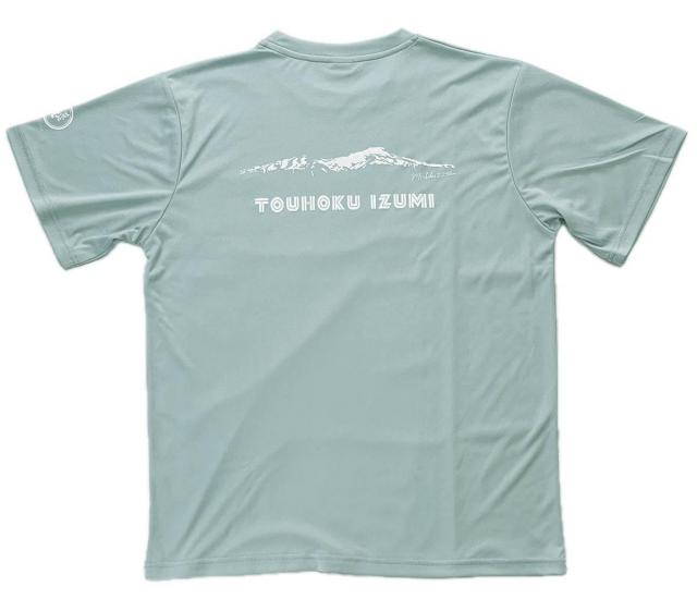 東北泉Tシャツ緑 全体バック.jpg
